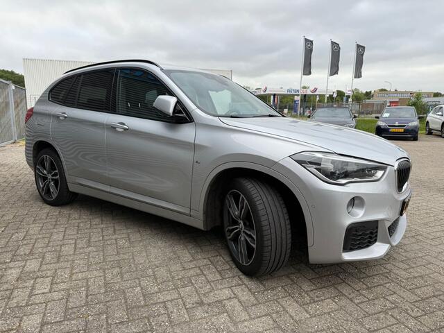 BMW X1 xDrive25i High Executive M Sport Leer Panoramadak Trekhaak 19 inch Head-Up Display ACC Camera