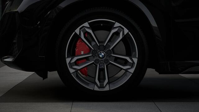 BMW X1 xDrive23i High Executive M Sport Automaat / Panoramadak / Trekhaak / Sportstoelen / M Adaptief onderstel / Adaptieve LED / Parking Assistant Plus / Comfort Access