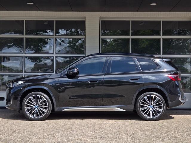 BMW X1 XDRIVE30E X-LINE I SPORTSTOELEN I LEDER I 20 INCH VELGEN I TREKHAAK I