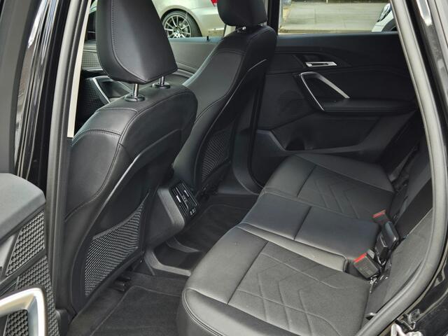 BMW X1 XDRIVE30E X-LINE I SPORTSTOELEN I LEDER I 20 INCH VELGEN I TREKHAAK I