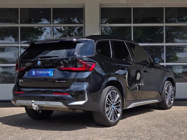 BMW X1 XDRIVE30E X-LINE I SPORTSTOELEN I LEDER I 20 INCH VELGEN I TREKHAAK I