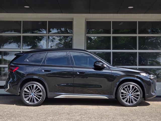 BMW X1 XDRIVE30E X-LINE I SPORTSTOELEN I LEDER I 20 INCH VELGEN I TREKHAAK I