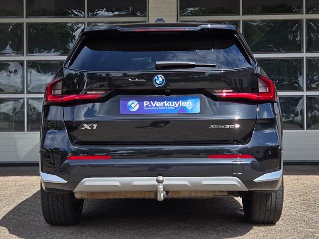 BMW X1 XDRIVE30E X-LINE I SPORTSTOELEN I LEDER I 20 INCH VELGEN I TREKHAAK I