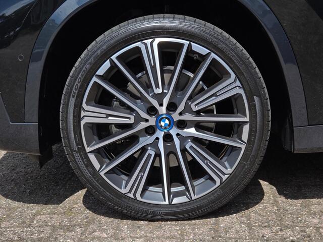 BMW X1 XDRIVE30E X-LINE I SPORTSTOELEN I LEDER I 20 INCH VELGEN I TREKHAAK I