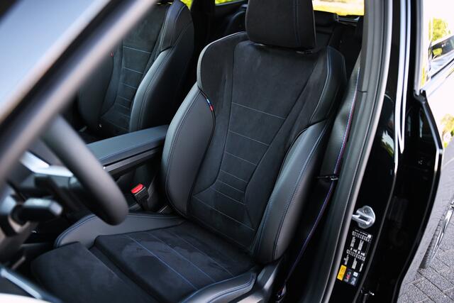 BMW X1 xDrive25e M Sport Automaat / Panoramadak / Trekhaak / Adaptieve LED / Comfort Access / M Adaptief onderstel / Parking Assistant Plus