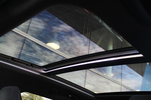 BMW X1 xDrive25e High Executive M Sport Automaat / Panoramadak / Trekhaak / Sportstoelen / M Adaptief onderstel / Stoelverwarming / Adaptieve LED / Head-Up / Parking Assistant Plus / Live Cockpit Professional