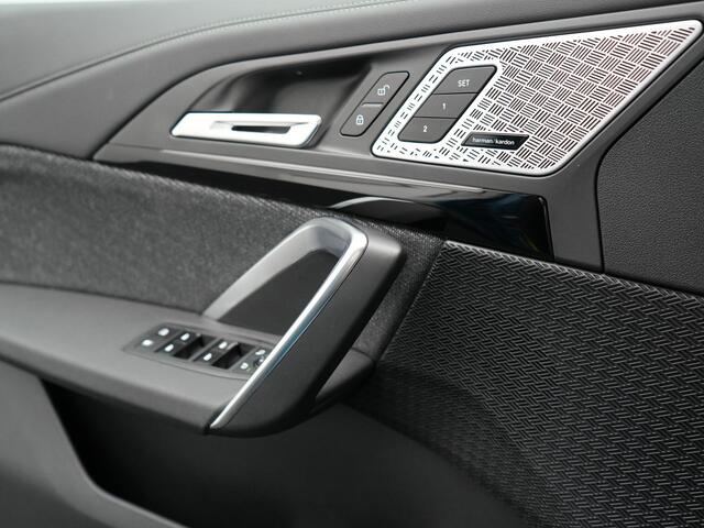 BMW X1 xDrive25e Plug In Hybrid 245pk Dealer O.H PHEV | Trekhaak af Fabriek | Adaptive Cruise | Sportstoelen Memory | Stuur & Stoelverwarming | Harman Kardon | Widescreen Navi | Sfeerverlichting | Keyless |