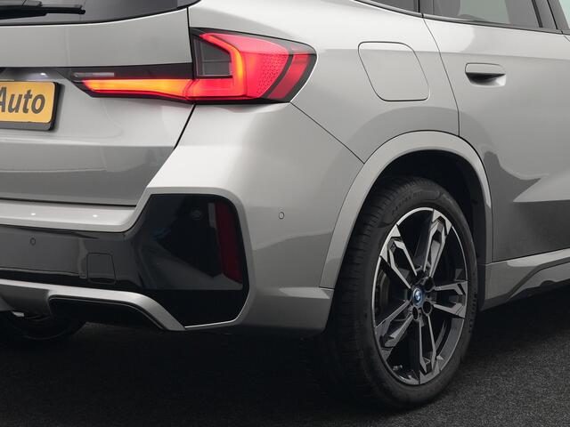 BMW X1 xDrive30e M Sport Plug In Hybrid 326pk PHEV | Trekhaak af Fabriek | Panodak | Adaptive Cruise | Widescreen Navi | 360 Camera | Alcantara Sportstoelen Massage & Memory | Harman Kardon |
