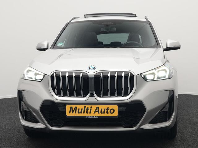 BMW X1 xDrive30e M Sport Plug In Hybrid 326pk PHEV | Trekhaak af Fabriek | Panodak | Adaptive Cruise | Widescreen Navi | 360 Camera | Alcantara Sportstoelen Massage & Memory | Harman Kardon |