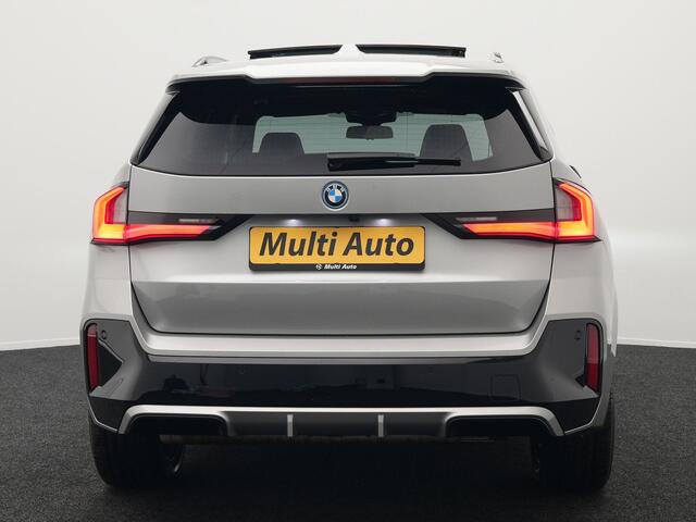 BMW X1 xDrive30e M Sport Plug In Hybrid 326pk PHEV | Trekhaak af Fabriek | Panodak | Adaptive Cruise | Widescreen Navi | 360 Camera | Alcantara Sportstoelen Massage & Memory | Harman Kardon |