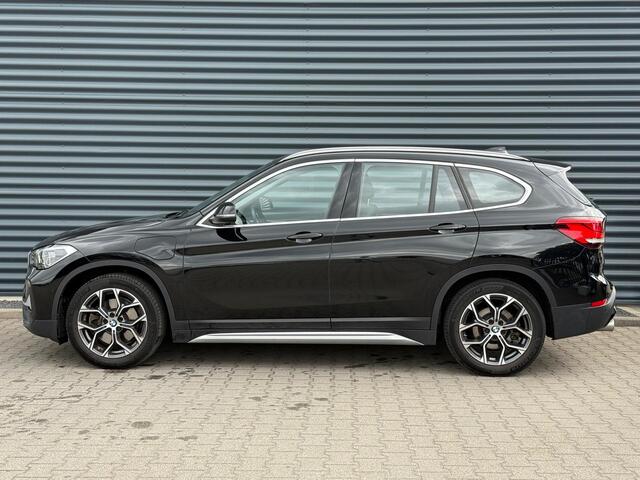 BMW X1 xDrive25e xLine PLug in Hybrid 220 pk | PHEV | Navi Pro | DAB | 18"L.M | LED Koplampen | Stoelverwarming | Sfeerverlichting |