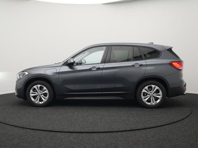 BMW X1 xDrive25e Sportline Plug In Hybrid 220pk PHEV | Adaptive Cruise | Trekhaak Afn. | Camera | Sportstoelen Verwarmd | Navi Pro | DAB | El. Achterklep |