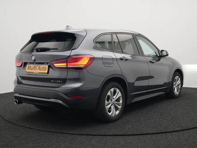 BMW X1 xDrive25e Sportline Plug In Hybrid 220pk PHEV | Adaptive Cruise | Trekhaak Afn. | Camera | Sportstoelen Verwarmd | Navi Pro | DAB | El. Achterklep |