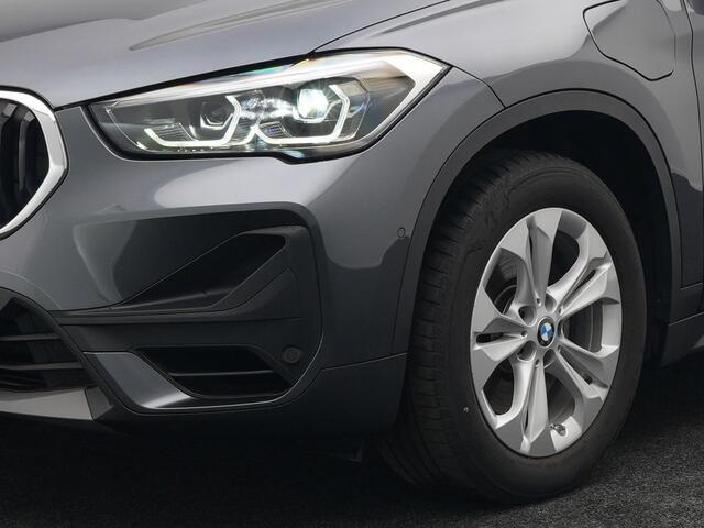 BMW X1 xDrive25e Sportline Plug In Hybrid 220pk PHEV | Adaptive Cruise | Trekhaak Afn. | Camera | Sportstoelen Verwarmd | Navi Pro | DAB | El. Achterklep |