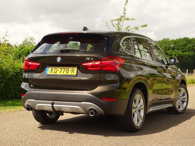 BMW X1 xDrive25i Centennial High Executive | Trekhk | HUD | NAV | 18inch | Uniek!