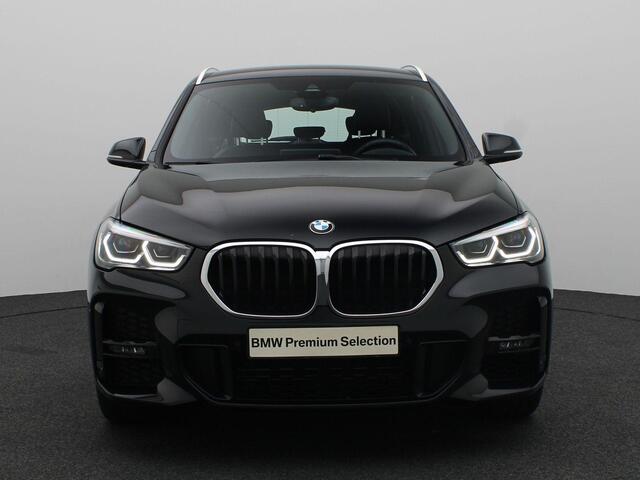 BMW X1 sDrive20i Executive | M Sportpakket | Parking Pack | Safety Pack | Comfort Access | Achteruitrijcamera | Head-Up Display | DAB | HiFi | 18''