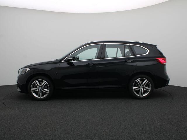 BMW X1 sDrive20i Executive | M Sportpakket | Parking Pack | Safety Pack | Comfort Access | Achteruitrijcamera | Head-Up Display | DAB | HiFi | 18''