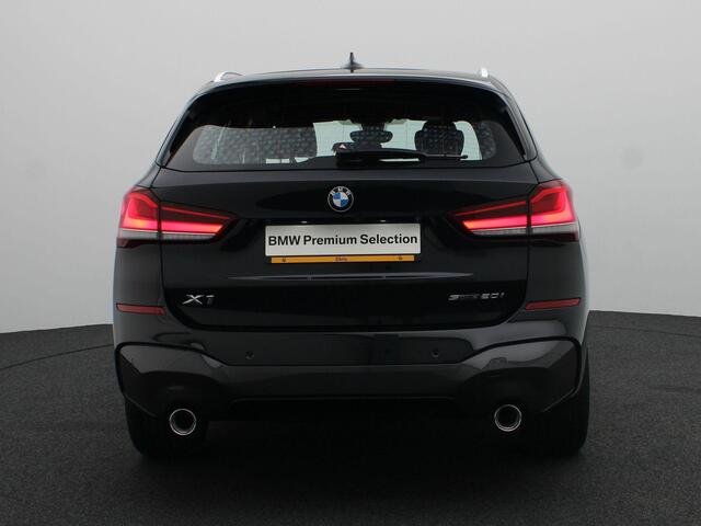 BMW X1 sDrive20i Executive | M Sportpakket | Parking Pack | Safety Pack | Comfort Access | Achteruitrijcamera | Head-Up Display | DAB | HiFi | 18''