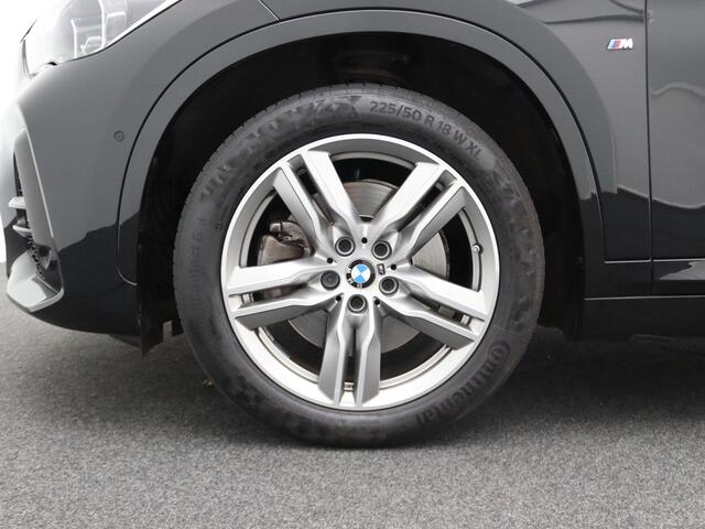 BMW X1 sDrive20i Executive | M Sportpakket | Parking Pack | Safety Pack | Comfort Access | Achteruitrijcamera | Head-Up Display | DAB | HiFi | 18''