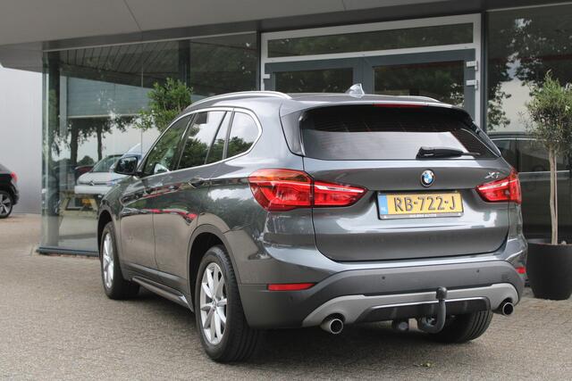 BMW X1 sDrive20i High Executive | Head-Up Display | Afneembare Trekhaak | Lederen bekleding |