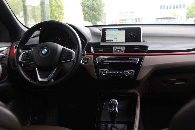 BMW X1 sDrive20i High Executive | Head-Up Display | Afneembare Trekhaak | Lederen bekleding |