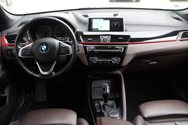 BMW X1 sDrive20i High Executive | Head-Up Display | Afneembare Trekhaak | Lederen bekleding |