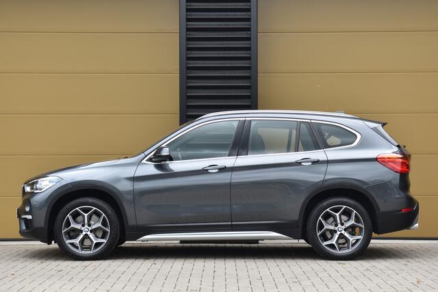 BMW X1 sDrive20i * X line * Stoelverwarming * Leder * Head-up * LED *