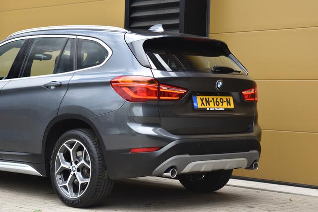 BMW X1 sDrive20i * X line * Stoelverwarming * Leder * Head-up * LED *