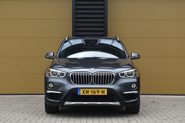 BMW X1 sDrive20i * X line * Stoelverwarming * Leder * Head-up * LED *