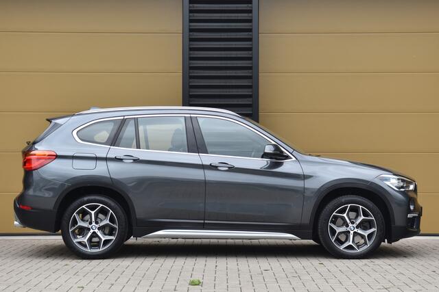 BMW X1 sDrive20i * X line * Stoelverwarming * Leder * Head-up * LED *