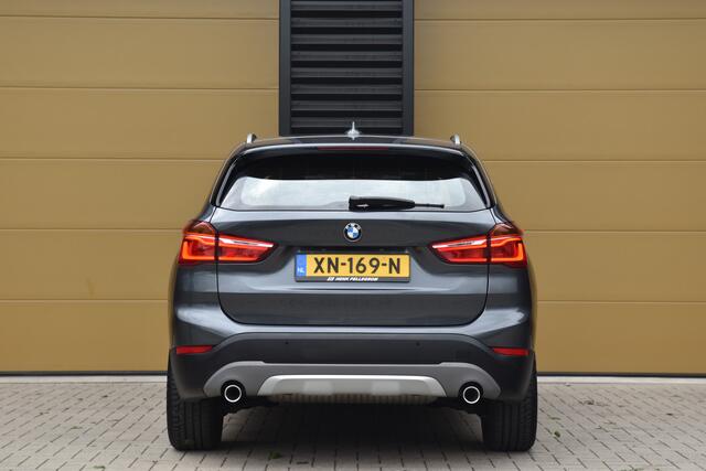 BMW X1 sDrive20i * X line * Stoelverwarming * Leder * Head-up * LED *