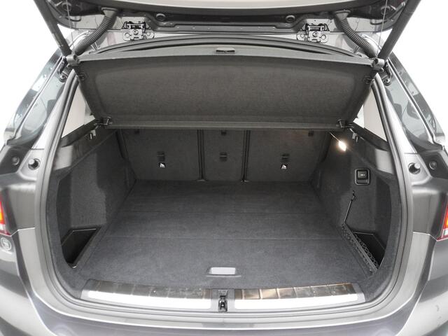 BMW X1 sDrive20i Business Edition Plus Trekhaak | Navigatie | Stoelverwarming |