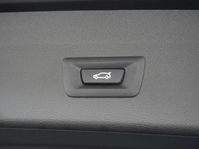 BMW X1 sDrive20i Business Edition Plus Trekhaak | Navigatie | Stoelverwarming |