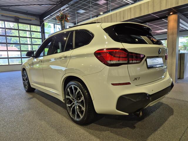 BMW X1 xDrive25e High Executive M-sport Groot Navi | Panorama | Trekhaak afn. | Camera | 19"
