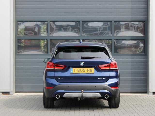 BMW X1 sDrive20i High Executive Edition | Trekhaak | Head-up |