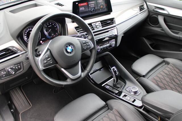 BMW X1 sDrive20i High Executive Edition | Trekhaak | Head-up |