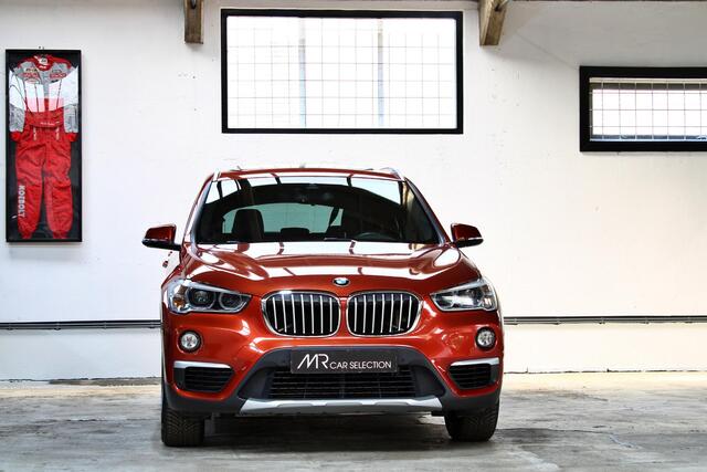 BMW X1 sDrive20i Orange Edition II | Panoramadak | Head-Up | Trekhaak | 19 inch | 2e eigenaar | NL auto |