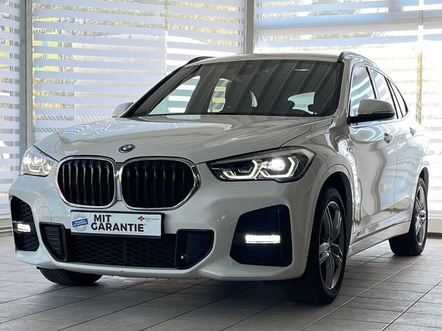 BMW X1 xDrive25e M-SPORT ** LED, NAVI+, HALF-LEDER, PRIVACY, 18-inch LMV & 4-SEIZOEN BND ** 1e EIG - UNFALLFREI ** ** INFORMEER OOK NAAR ONZE AANTREKKELIJKE FINANCIAL-LEASE TARIEVEN **