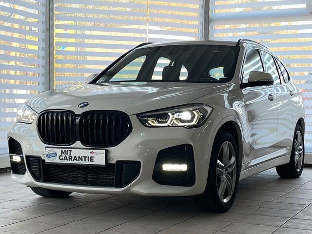 BMW X1 xDrive25e M-SPORT ** LED, NAVI+, HALF-LEDER, SHADOWLINE UITGEBR, 18-inch LMV, APPLE CAR PLAY ** 1e EIG - UNFALLFREI ** ** INFORMEER OOK NAAR ONZE AANTREKKELIJKE FINANCIAL-LEASE TARIEVEN **