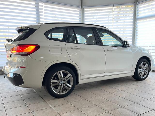 BMW X1 xDrive25e M-SPORT ** LED, NAVI+, HALF-LEDER, SHADOWLINE UITGEBR, 18-inch LMV, APPLE CAR PLAY ** 1e EIG - UNFALLFREI ** ** INFORMEER OOK NAAR ONZE AANTREKKELIJKE FINANCIAL-LEASE TARIEVEN **