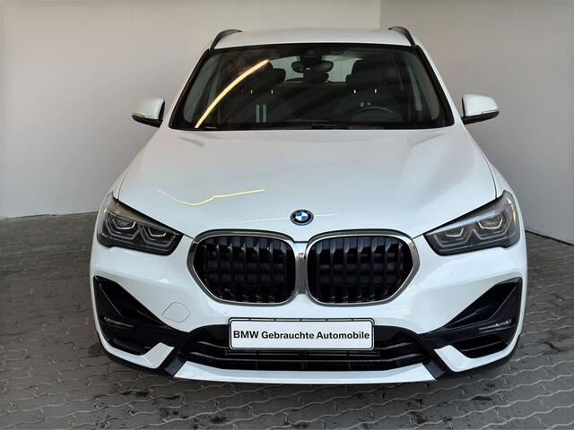 BMW X1 xDrive25e SPORTLINE ** LED, NAVI+, HALF-LEDER, SHADOWLINE UITGEBR, 18-inch LMV, TREKH, SPIEGEL-PACK ** 1e EIG - UNFALLFREI ** ** INFORMEER OOK NAAR ONZE AANTREKKELIJKE FINANCIAL-LEASE TARIEVEN **
