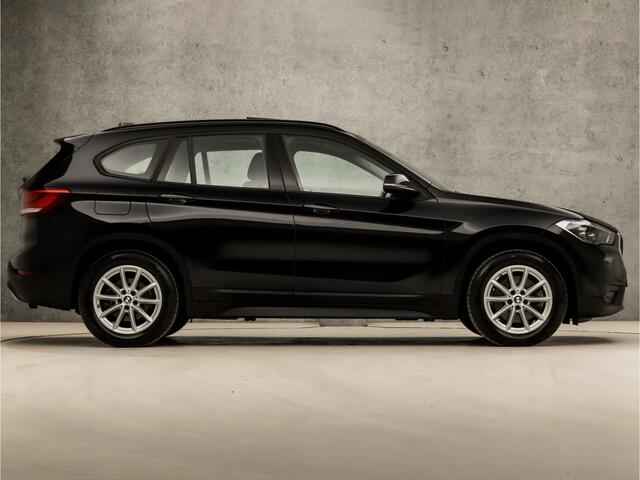 BMW X1 xDrive25e Sportline 221Pk Automaat (PANORAMADAK, GROOT NAVI, HEAD-UP DISPLAY, STOELVERWARMING, LEDEREN SPORTSTOELEN, TREKHAAK, PARKEERSENSOREN, DAB+, NIEUWSTAAT)