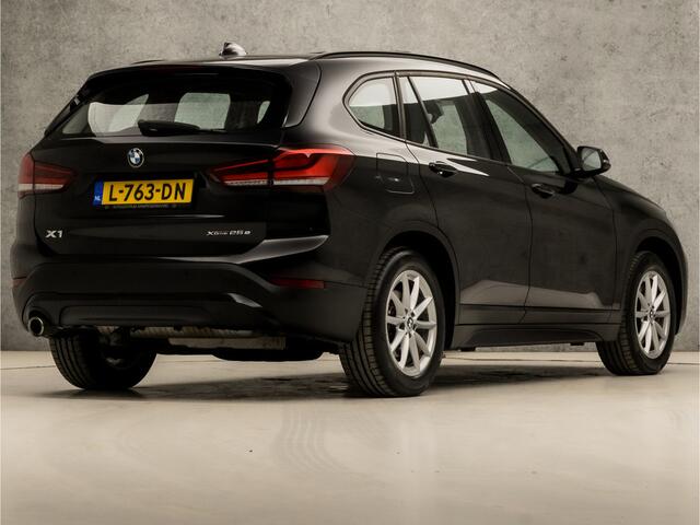 BMW X1 xDrive25e Sportline 221Pk Automaat (PANORAMADAK, GROOT NAVI, HEAD-UP DISPLAY, STOELVERWARMING, LEDEREN SPORTSTOELEN, TREKHAAK, PARKEERSENSOREN, DAB+, NIEUWSTAAT)