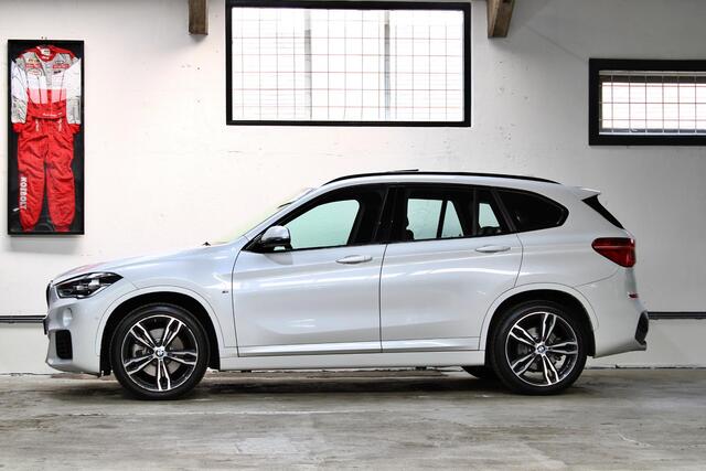 BMW X1 sDrive20i High Executive | M-Sport | Panoramadak | Head-Up | Keyless | Trekhaak | NL auto | 1e eigenaar |