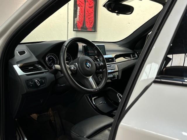 BMW X1 sDrive20i High Executive | M-Sport | Panoramadak | Head-Up | Keyless | Trekhaak | NL auto | 1e eigenaar |