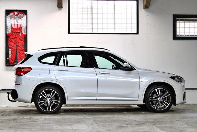 BMW X1 sDrive20i High Executive | M-Sport | Panoramadak | Head-Up | Keyless | Trekhaak | NL auto | 1e eigenaar |