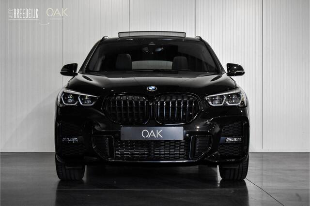 BMW X1 xDrive25e | M-Sport | Panorama | Navi | ACC | Head-Up | Camera | 19"LM | Saphire Zwart