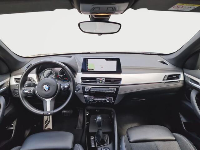 BMW X1 xDrive25e M-SPORT ** LED, NAVI+, HALF-LEDER, HiFi, TREKH, HuD, 19-inch LMV, ** 1e EIG - UNFALLFREI ** ** INFORMEER OOK NAAR ONZE AANTREKKELIJKE FINANCIAL-LEASE TARIEVEN **