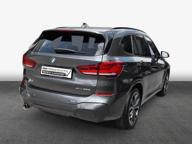 BMW X1 xDrive25e M-SPORT ** LED, NAVI+, HALF-LEDER, HiFi, TREKH, HuD, 19-inch LMV, ** 1e EIG - UNFALLFREI ** ** INFORMEER OOK NAAR ONZE AANTREKKELIJKE FINANCIAL-LEASE TARIEVEN **