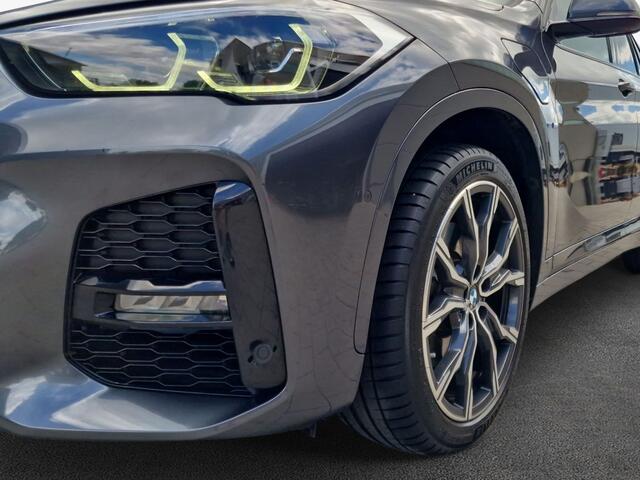 BMW X1 xDrive25e M-SPORT ** LED, NAVI+, HALF-LEDER, HiFi, TREKH, HuD, 19-inch LMV, ** 1e EIG - UNFALLFREI ** ** INFORMEER OOK NAAR ONZE AANTREKKELIJKE FINANCIAL-LEASE TARIEVEN **